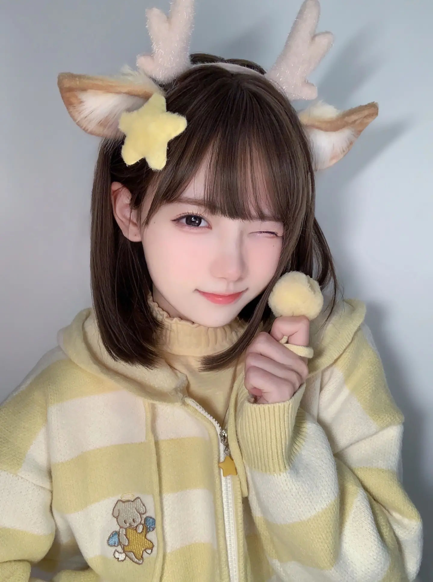 这个冬天要幸福呀，小乖。今天穿的好像个奶黄包哦！