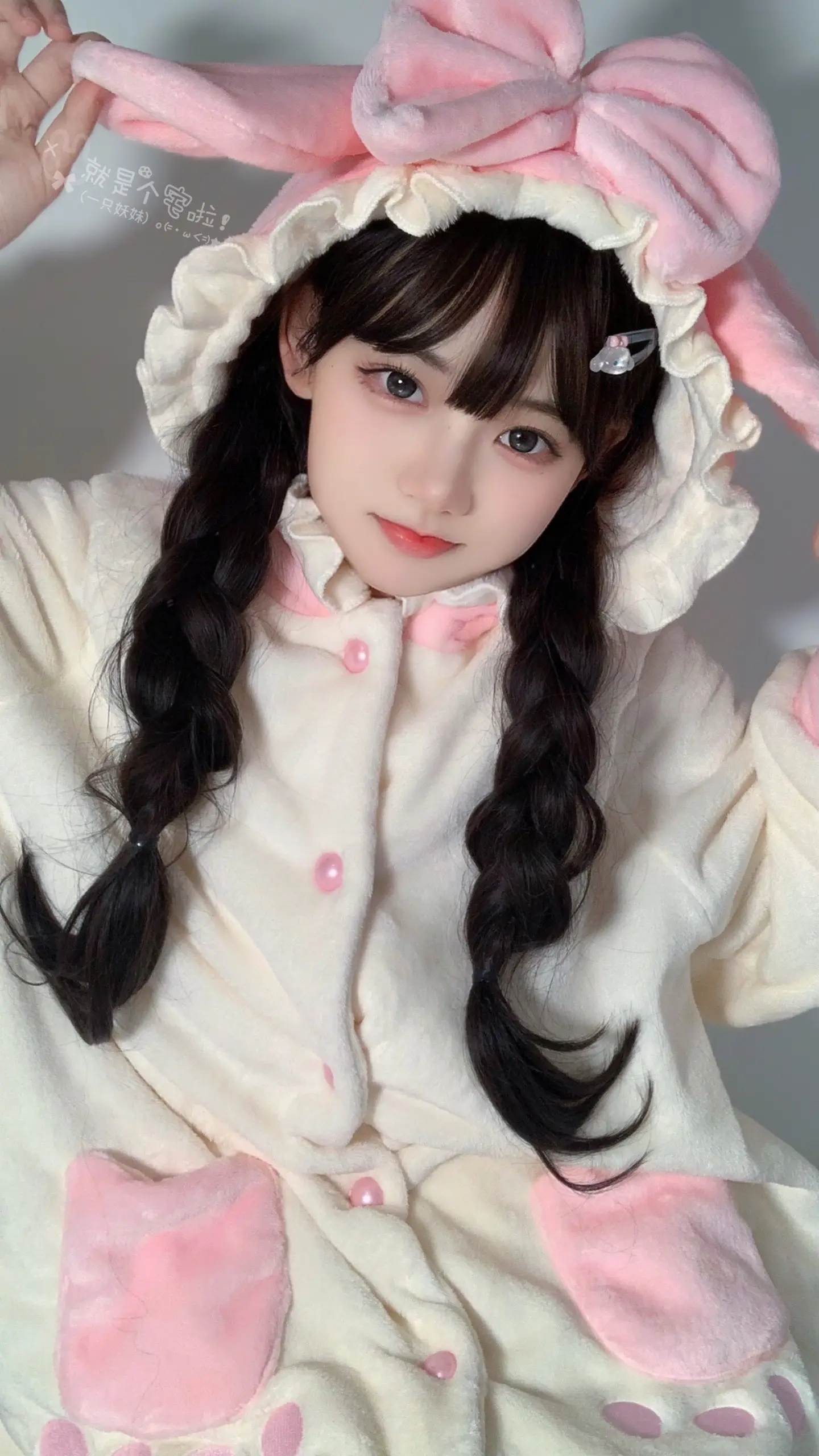 现实里的我文静儒雅，恬静淡然