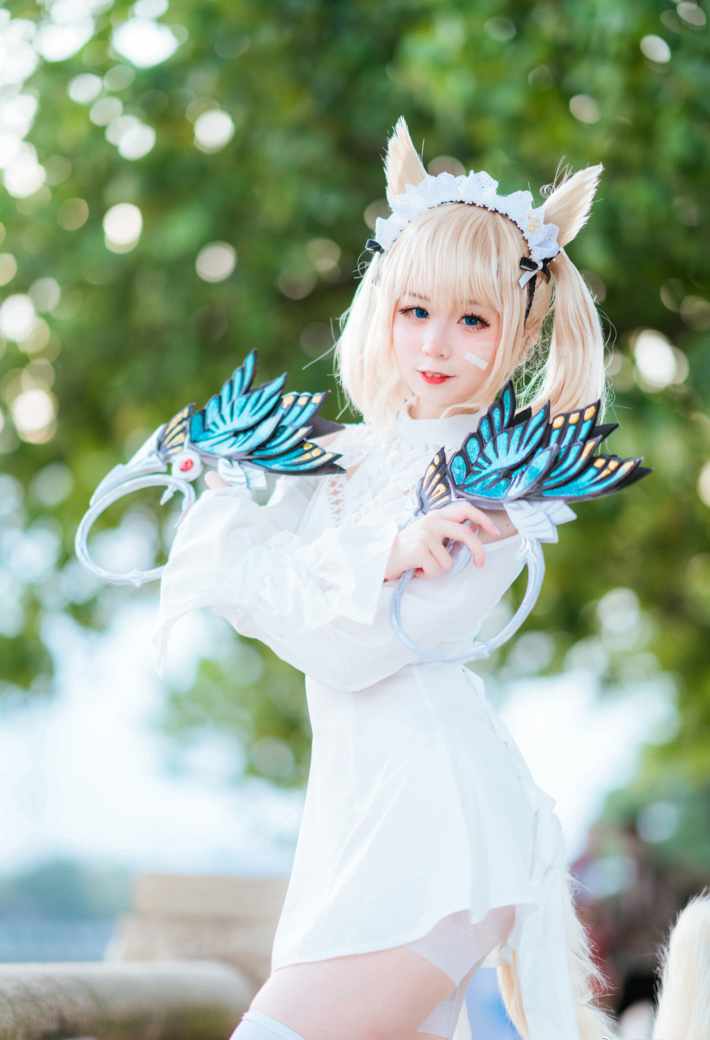 清河海风溶溶月色，共赏之人就在身侧