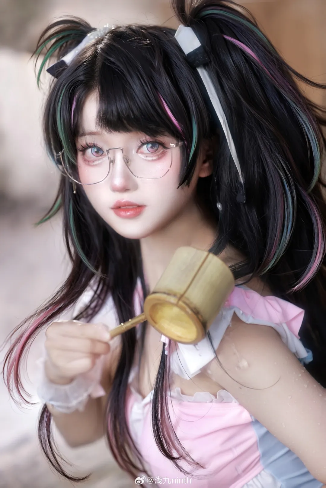 你好，我是折枝，是一名委托画师…