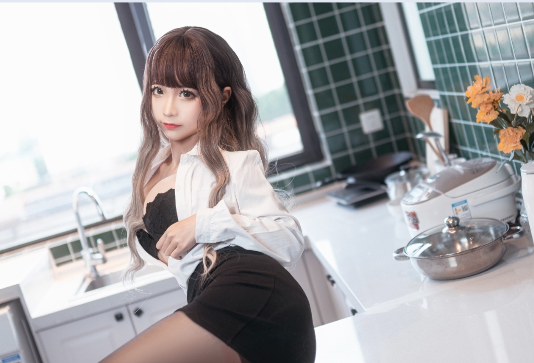 蠢沫沫 – 《制服》：经典与诱惑的完美融合