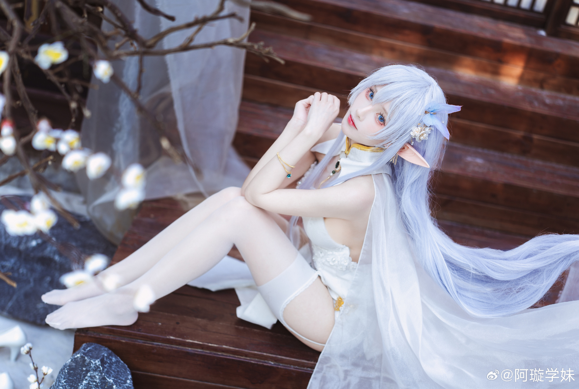 Cosplay | 没想到像这样在阁楼上吹着晚风、闻着淡淡的花香,也很惬意呢