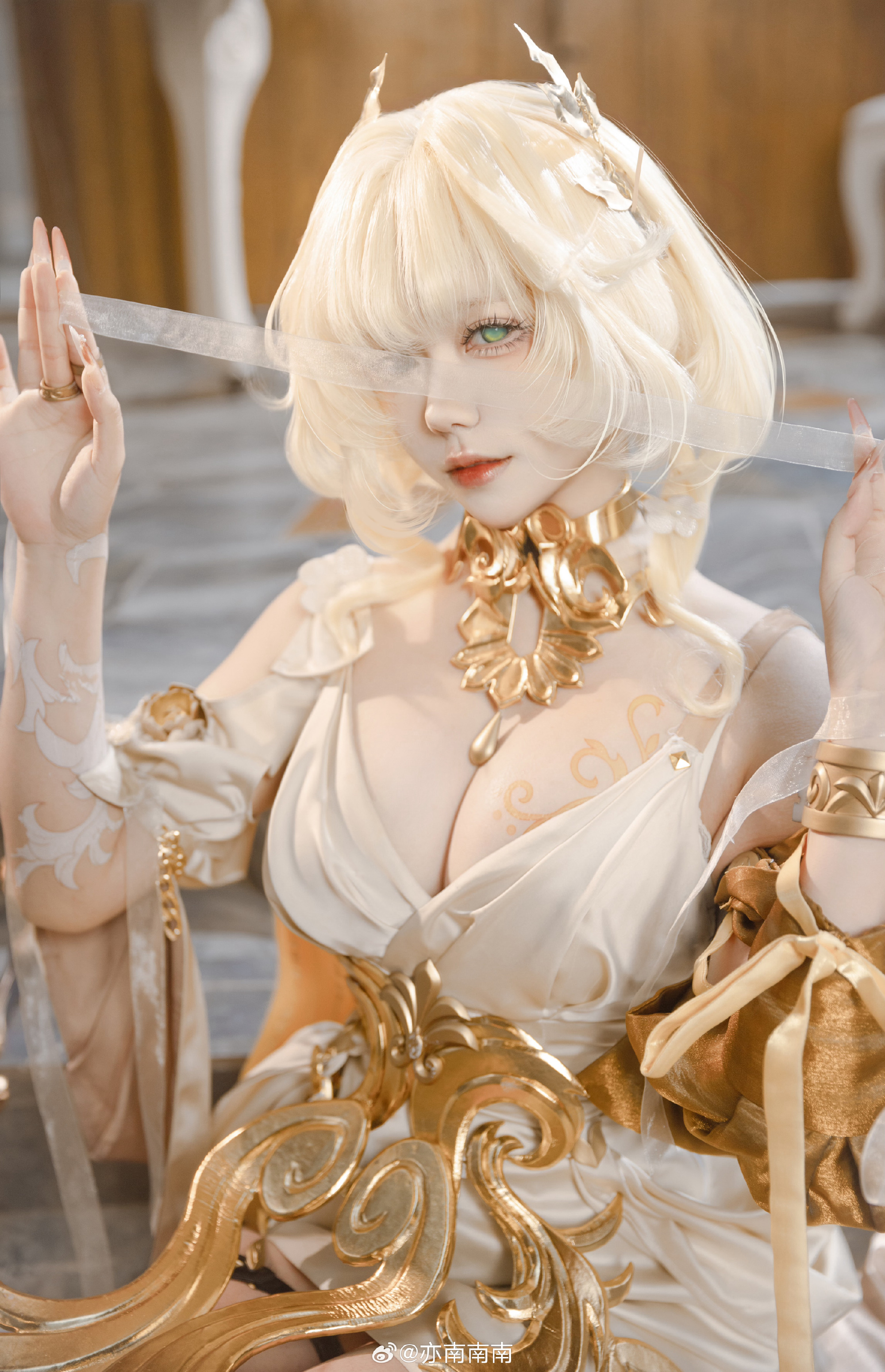 Cosplay｜在那黎明照拂的圣城，织者抚弄金丝，连缀命运