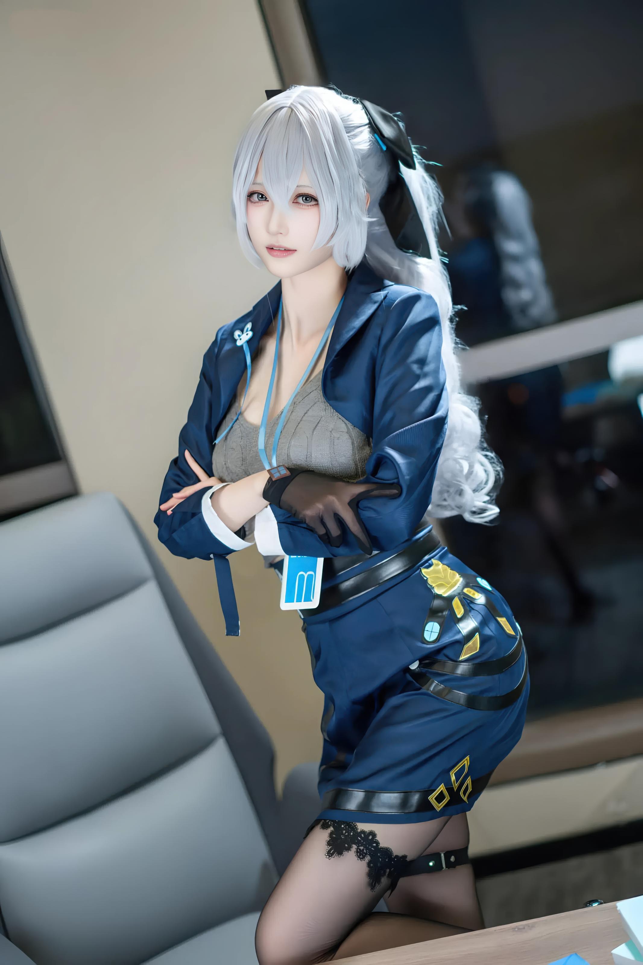 花兮_honoka 崩坏·星穹铁道 布洛妮娅 大鸭鸭,银鬃铁卫统领的都市秘影与光影诗篇