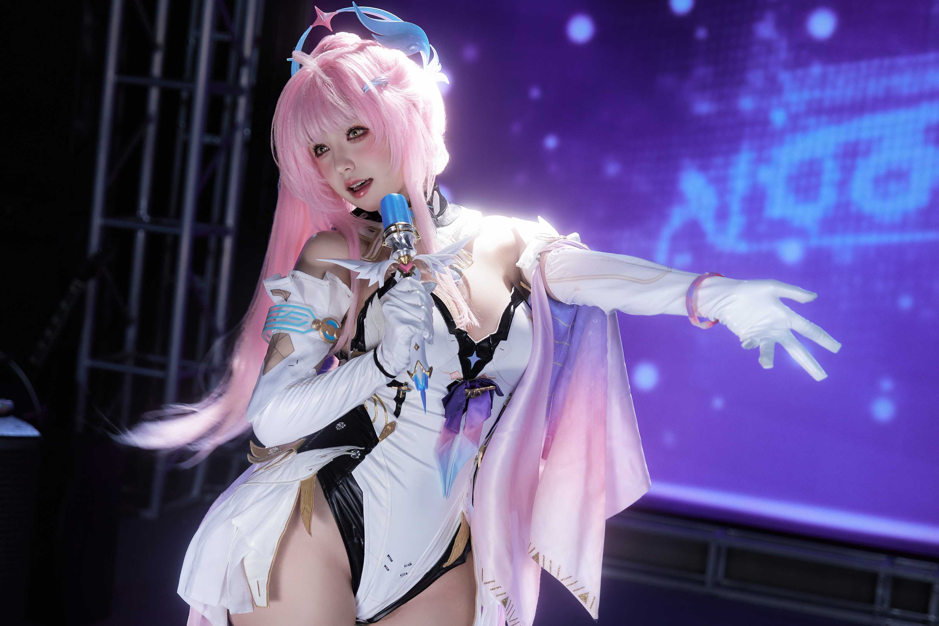 阿薰kaOri 鸣潮 爱弥斯,光影交织下的虚拟歌姬现实演绎全记录 - 预览图 1 阿薰kaOri 鸣潮 爱弥斯,光影交织下的虚拟歌姬现实演绎全记录 - 预览图 1