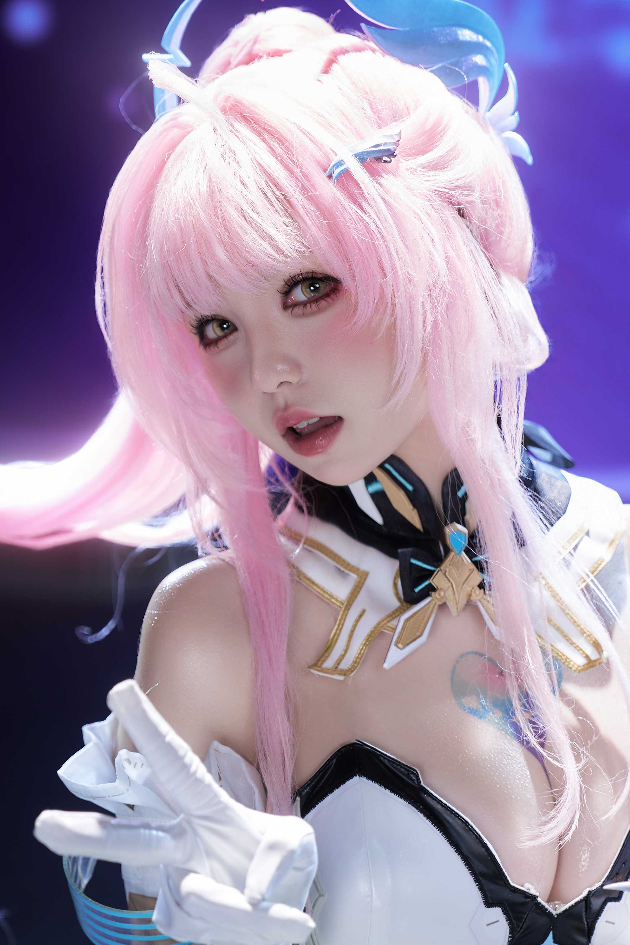 阿薰kaOri 鸣潮 爱弥斯,光影交织下的虚拟歌姬现实演绎全记录 - 预览图 3 阿薰kaOri 鸣潮 爱弥斯,光影交织下的虚拟歌姬现实演绎全记录 - 预览图 3